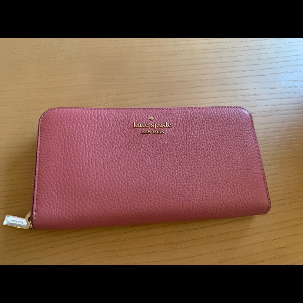 Kate Spade outlet wallet, used in great condition
